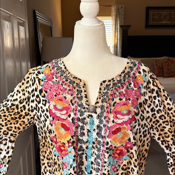 Savanna Jane Floral Embroidered Leopard Print Top - Multi colored size M - Picture 5 of 13